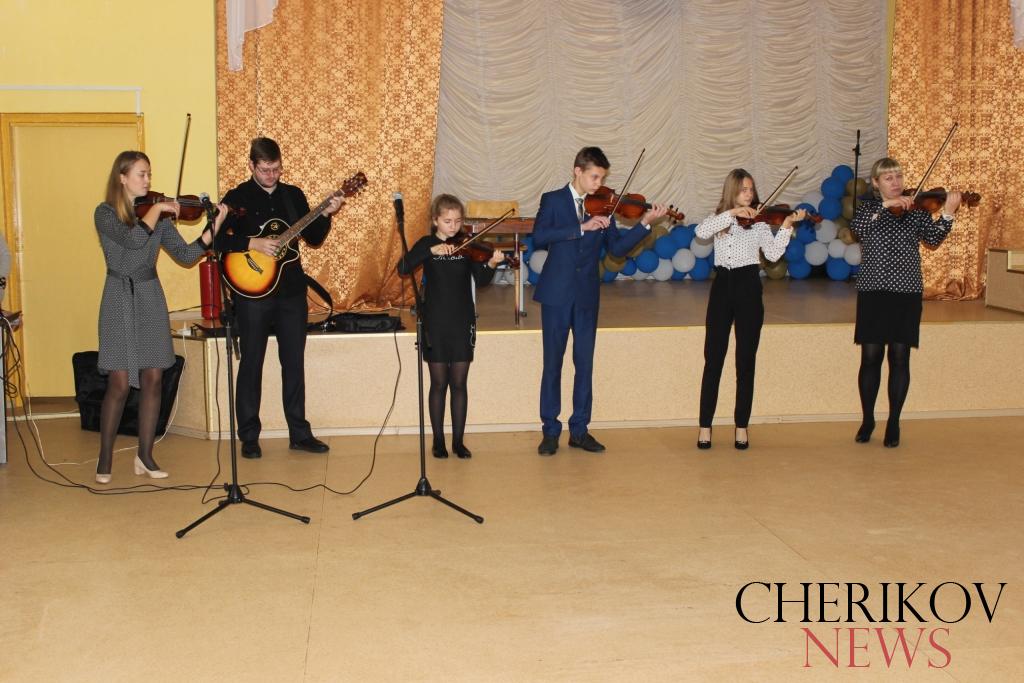 Концертные программы прошли на участках для голосования Чериковщины