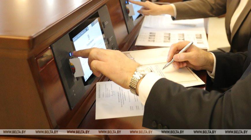 Белоконев, Давыдько и Савиных возглавили профильные комиссии в новом парламенте