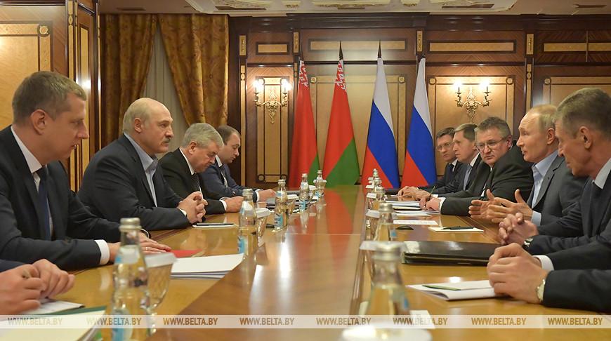 Цены на нефть и газ, БелАЭС и торговля – новые подробности переговоров Лукашенко и Путина в Сочи