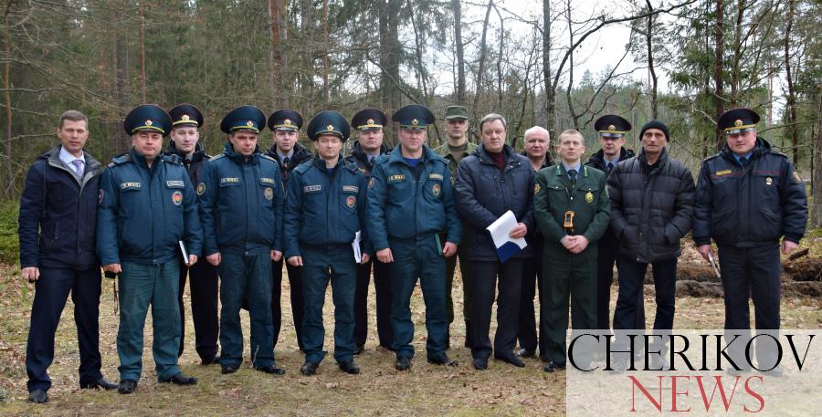 Учения по ликвидации условного пожара прошли вчера на территории Чериковского района. Фоторепортаж