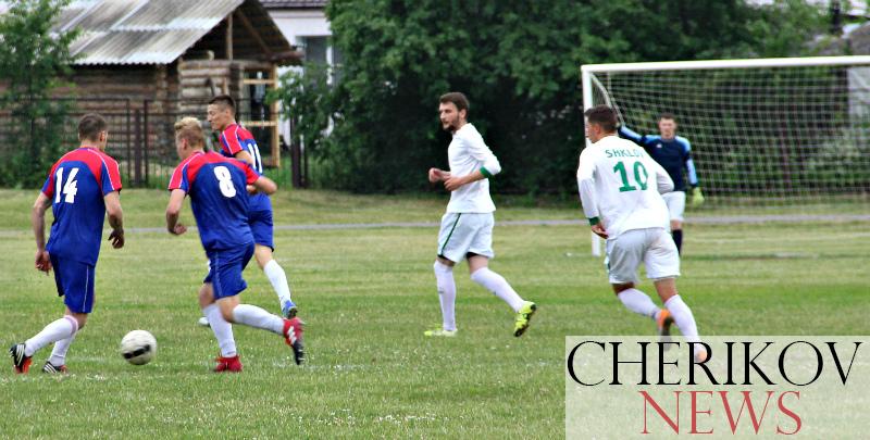 Футболисты ФК «Чериков» сыграли первую в этом сезоне игру с командой «Спартак»