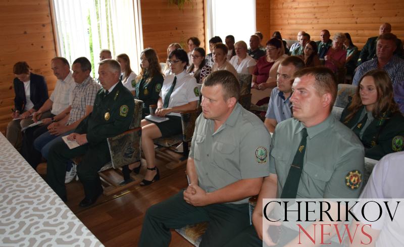 Министр лесного хозяйства встретился с коллективом Чериковского лесхоза