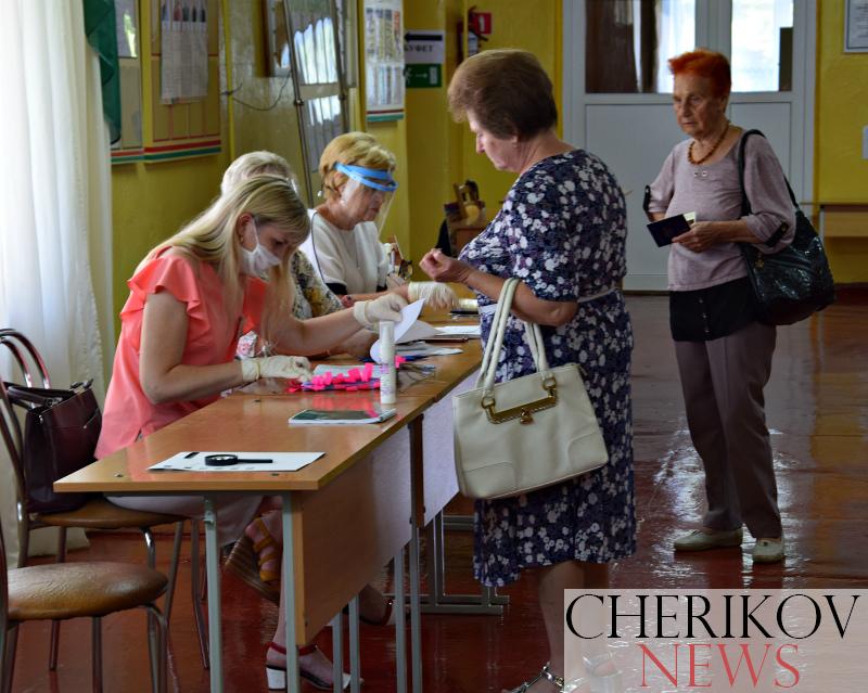 Третий день досрочного голосования не сбавляет обороты в Чериковском районе