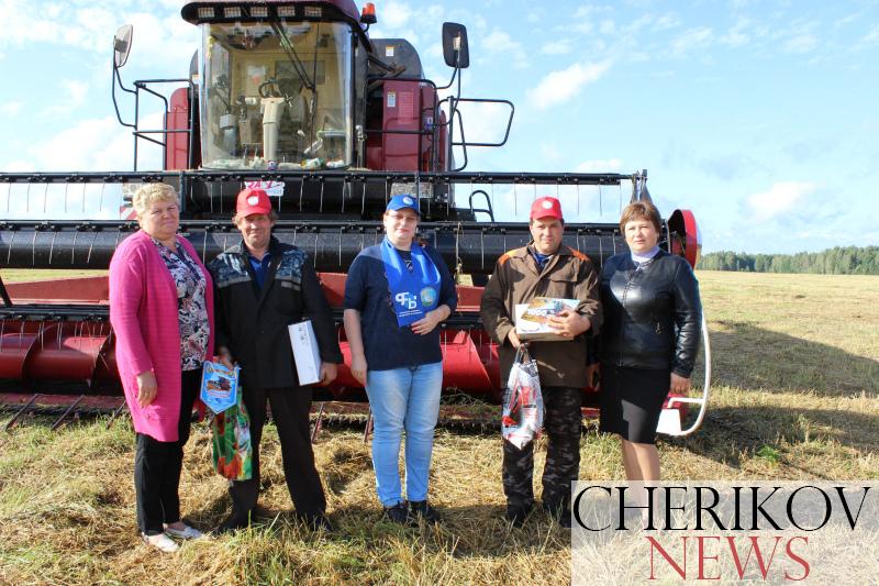 Очередное и завершающее награждение хлеборобов прошло на полях ПТУП «Агрокомплекс «Светлый»