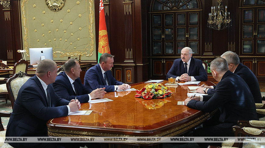 Лукашенко: время требует верных и преданных государству людей, чтобы страну не порвали на куски