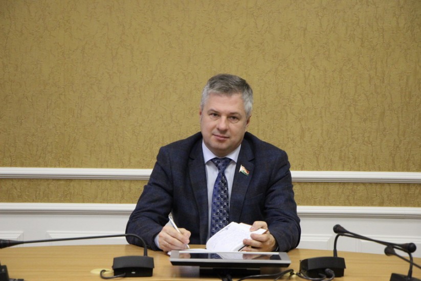 Закрепление медкадров, жилье и пособия для семей с двумя детьми – депутат о предложениях в соцполитике