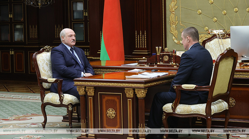 “Надо мобилизовать все то, что есть” – Лукашенко принял с докладом губернатора Могилевской области