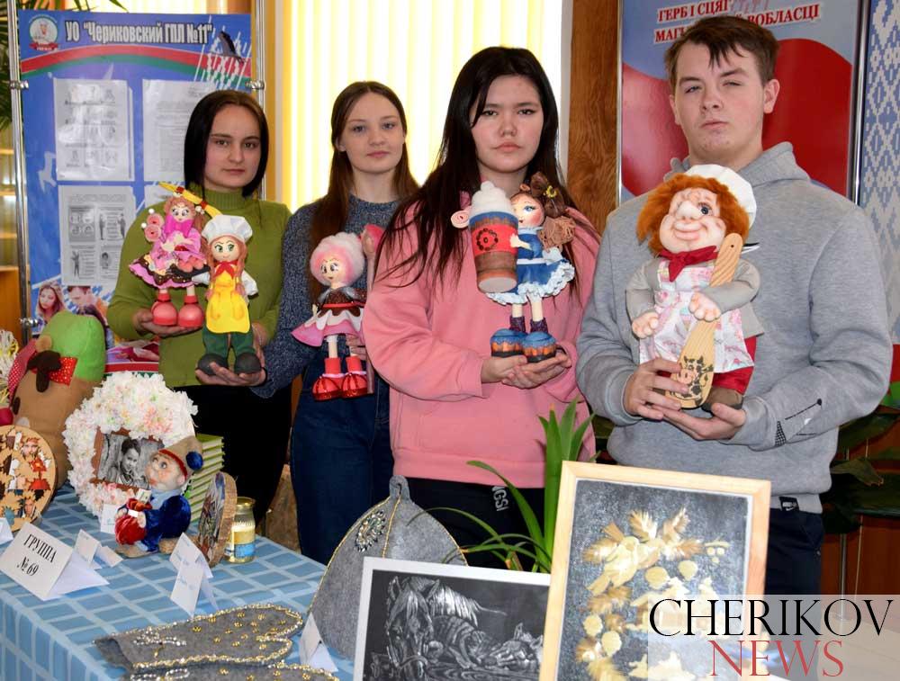 Выставка инновационного и технического творчества проходит в Чериковском ГПЛ № 11. Фото
