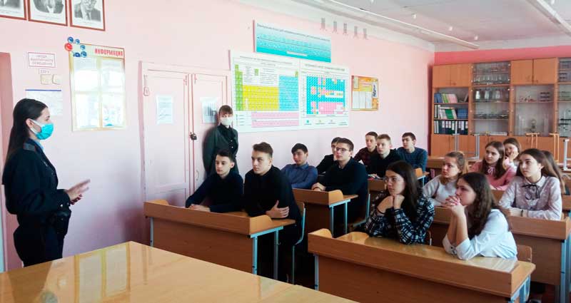В ГУО «Средняя школа № 1 г. Черикова»  состоялась встреча учащихся с участковым инспектором ИДН