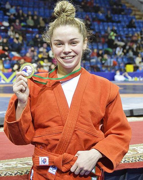 Самбистка Анфиса Капаева завоевала золото на Чемпионате Республики