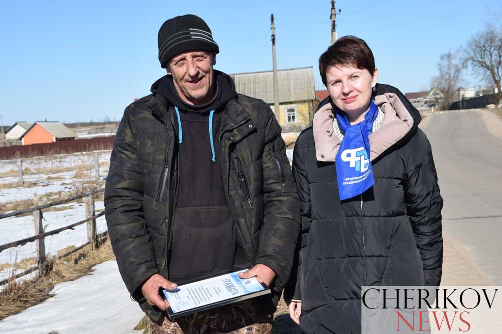 Поздравления прямо на рабочем месте в преддверии профессионального праздника