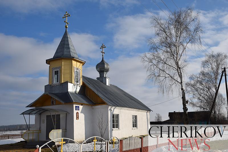 Серебрится купол Свято-Михайловской церкви в агрогородке Езеры