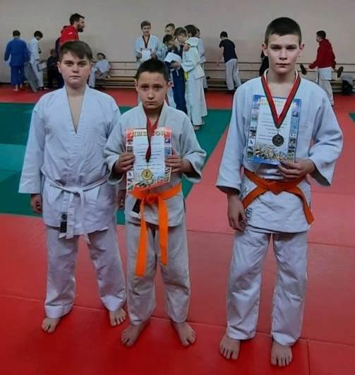 Два «золота» и «серебро» завоевали юные дзюдоисты Черикова в открытом первенстве Могилева
