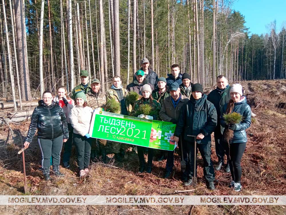 Чериковские правоохранители приняли участие в «Неделе леса – 2021»