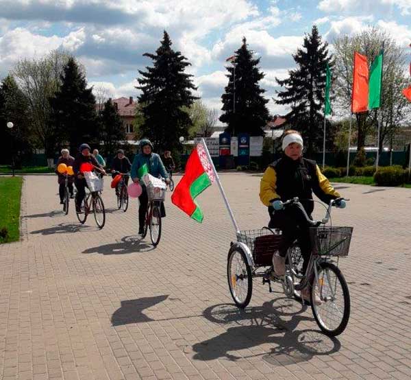 Граждане пожилого возраста, посещающие отделение дневного пребывания приняли участие в велопробеге