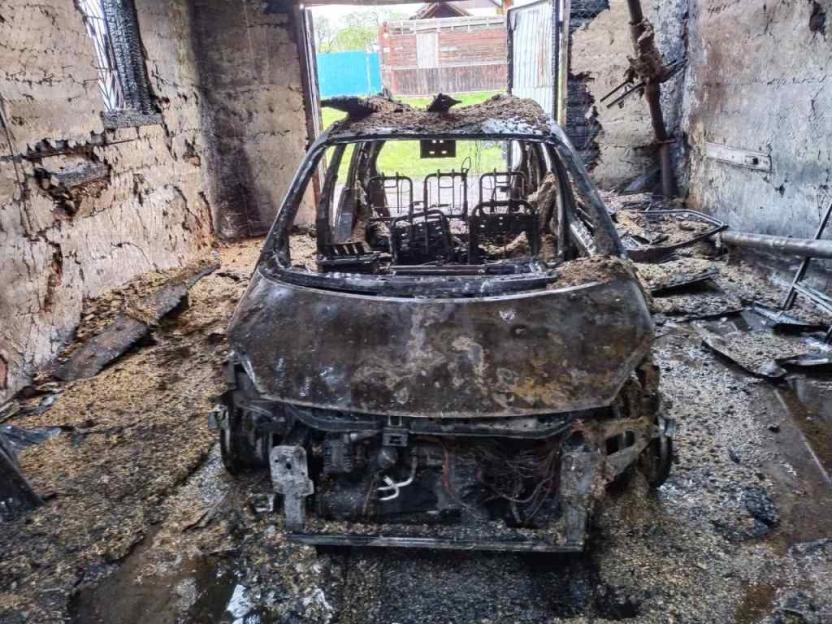 Два автомобиля сгорели в Костюковичском районе