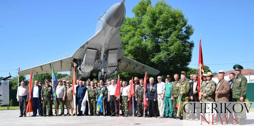 В межрайонном мероприятии «Боевое братство» приняли участие ветераны войны в Афганистане. Чтобы погрузиться в атмосферу мероприятия, смотрите наш фоторепортаж