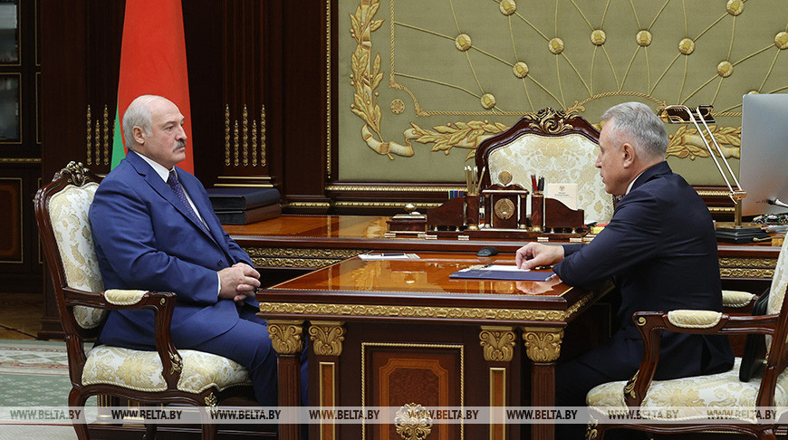 Создание первичек, реакция на санкции и содействие уборочной – Лукашенко встретился с главой ФПБ