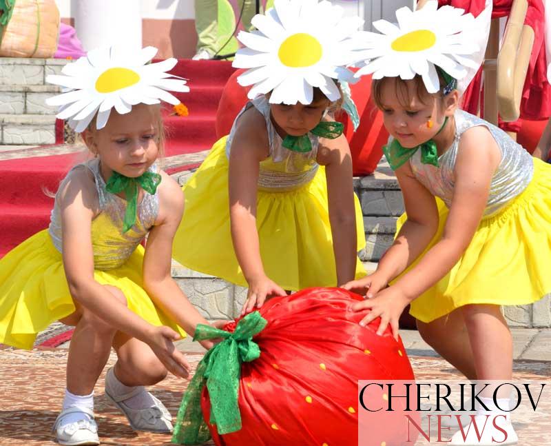 Варенье из картошки, бананов, сирени и пионов продегустировали гости праздника сладкоежек в Черикове