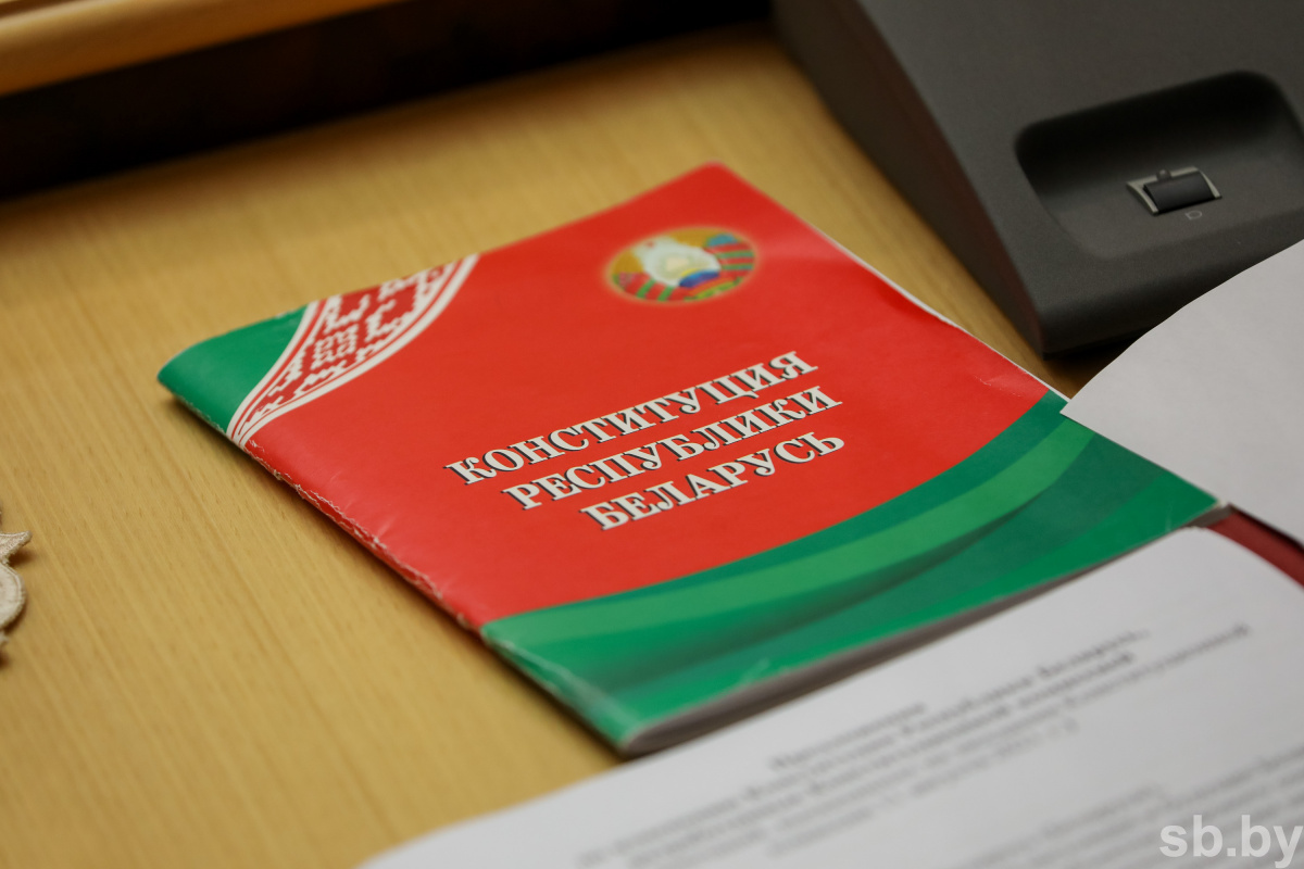 Конституционная комиссия направит новый проект Конституции Президенту в течение недели