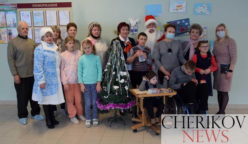 В канун новогодних праздников представители районной ветеранской организации посетили воспитанников ЦКРОиР
