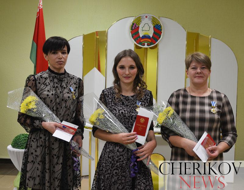 Многодетным мамам Чериковщины в канун Нового года вручили высшую государственную награду — орден Матери