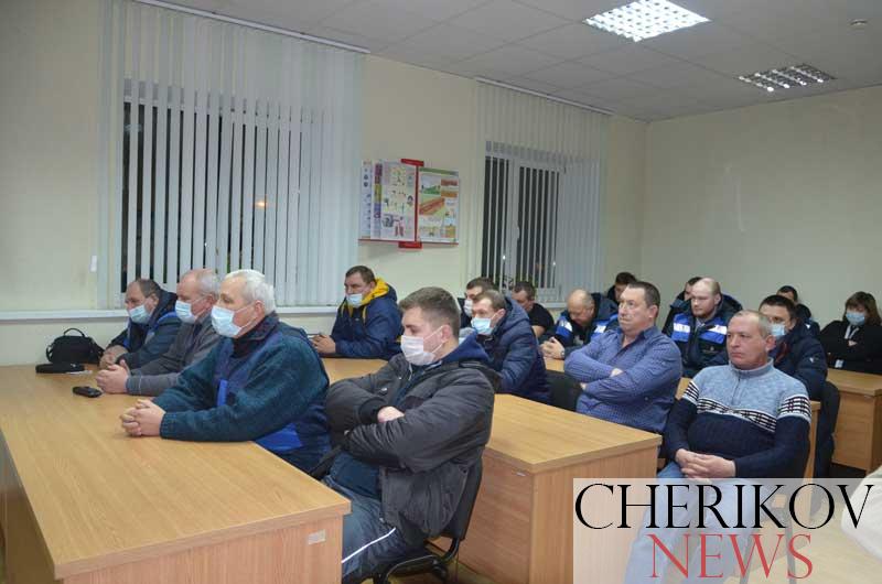 К обсуждению изменений и дополнений в Конституцию присоединился коллектив Чериковского РЭСа
