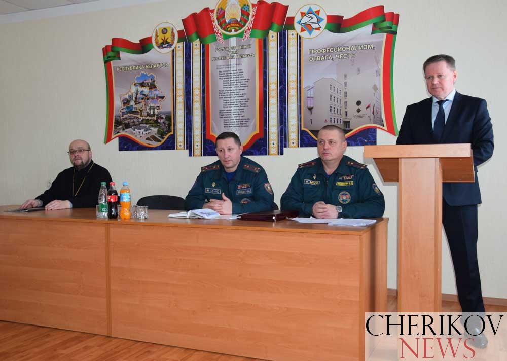 В преддверии Дня спасателя награды получили лучшие сотрудники МЧС