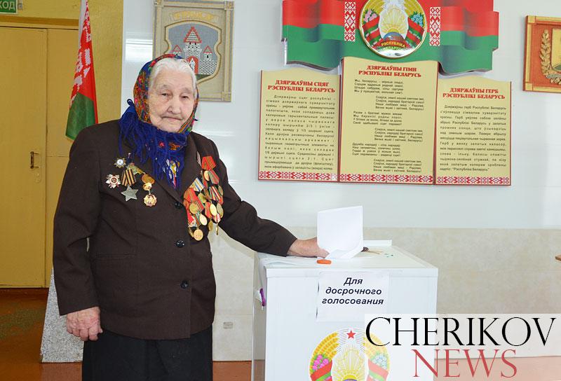 Ветеран Великой Отечественной войны Валентина Денисовна Рыштакова приняла участие в досрочном голосовании