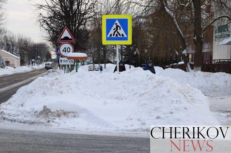 Все взморье утопает в свежем снегу. Надпись на снегу в Новочебоксарск, ждёте весну. Снежное новости сегодня. Снег растаял в Брагино.