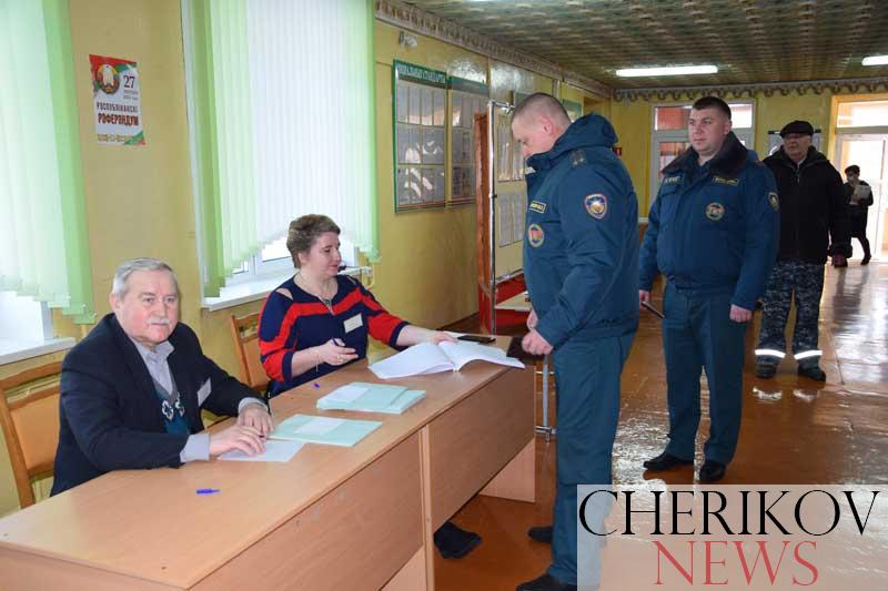 Комсомольский избирательный участок: как здесь проходит первый день досрочного голосования?