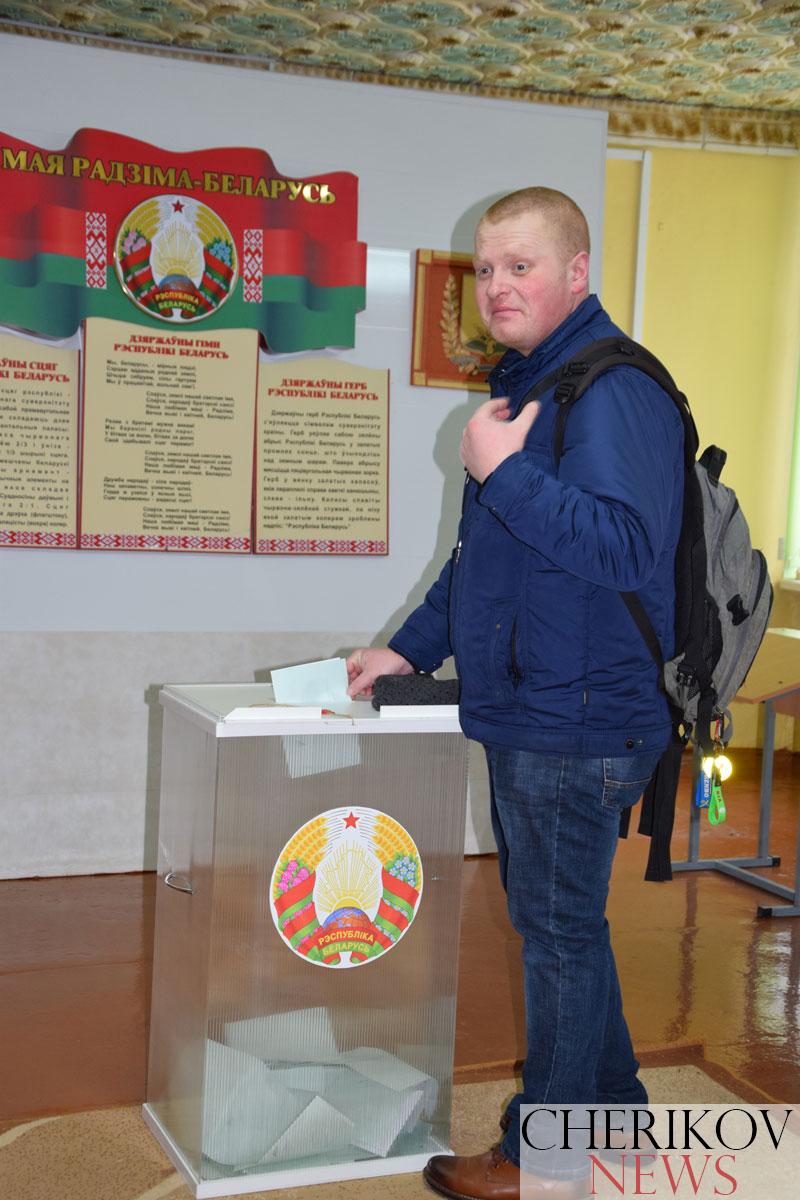 На Комсомольском  участке  голосования чериковляне проявляют активность на референдуме
