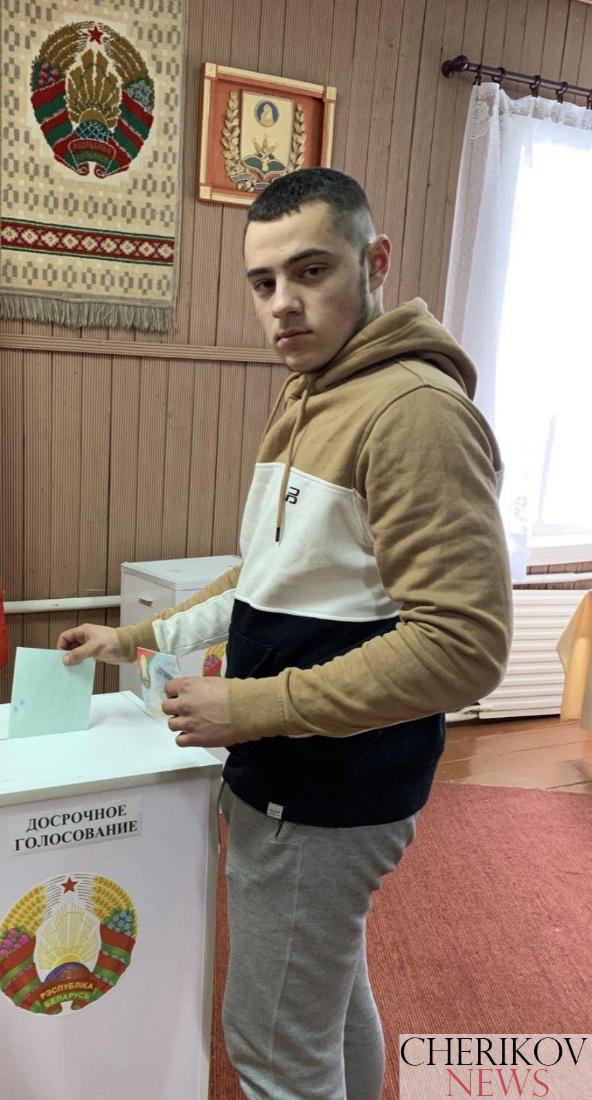 Будущее строить молодым: Удожский участок для голосования посетили впервые голосующие