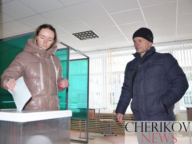 Чериковляне голосуют на Ленинском участке № 2. Фоторепортаж