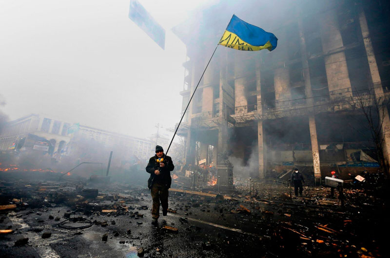 Политологи: война в Украине выгодна Западу, чтобы отвлечь население от внутренних проблем