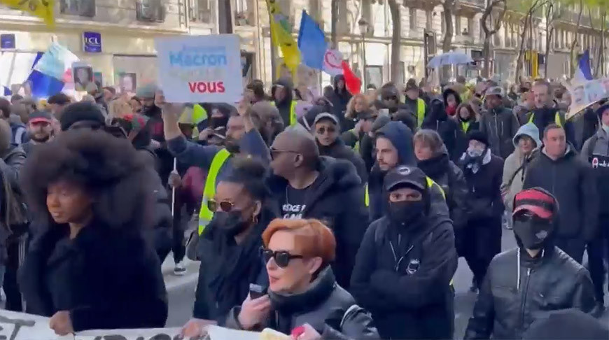 Во Франции перед президентскими выборами прошли акции против политики Макрона