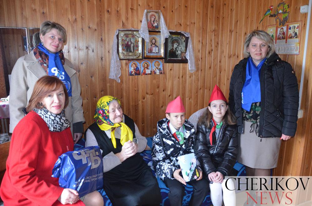 Забота и внимание: представители районной власти и профсоюзов посетили узников фашистских концлагерей