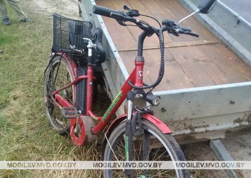 От автомобиля отсоединился прицеп и сбил велосипедистку в Чериковском районе