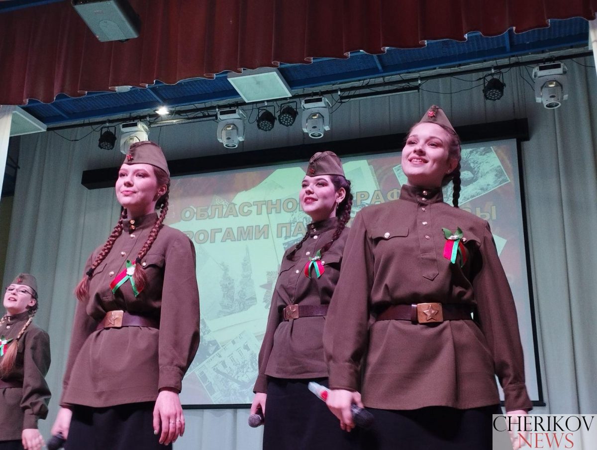 Концертная программа «Цветы великой Победы» прошла в зале районного Дома культуры в рамках областного патриотического проекта «Дорогами памяти и славы»