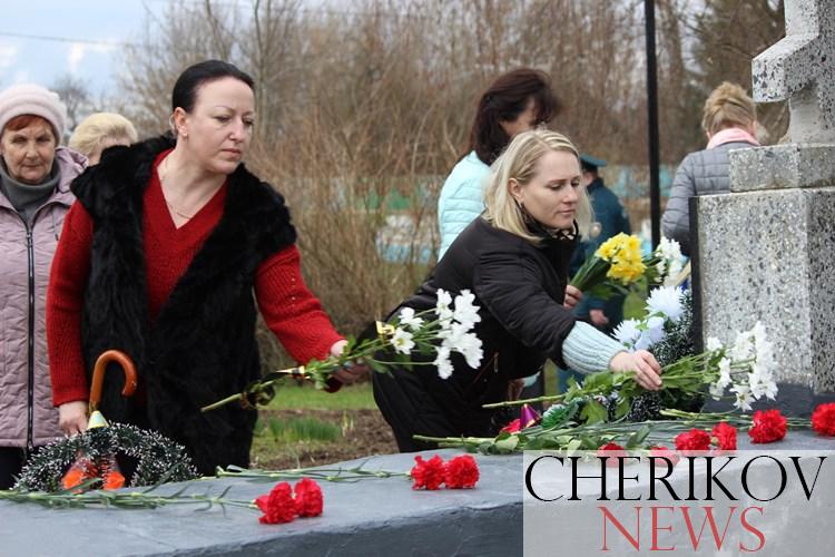 Вспоминали события прошлых лет. Митинг, посвященный 36-ой годовщине аварии на Чернобыльской АЭС, прошел в Черикове