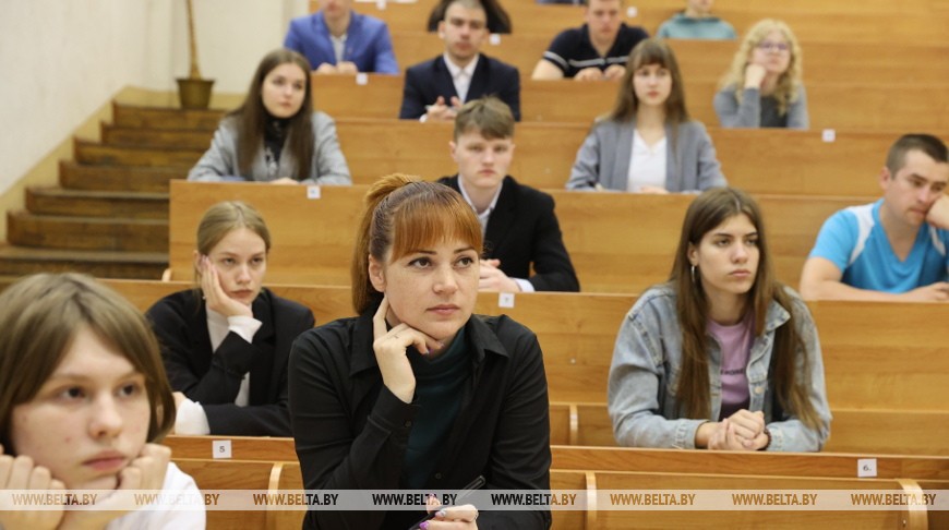 ЦТ по химии планируют написать около 10 тыс. абитуриентов