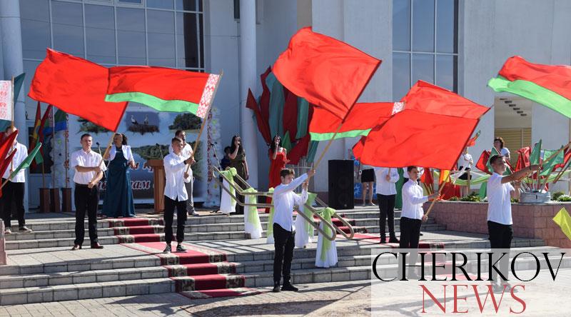 День Независимости Республики Беларусь отмечают на Чериковщине. Наш большой фоторепортаж с утреннего торжества