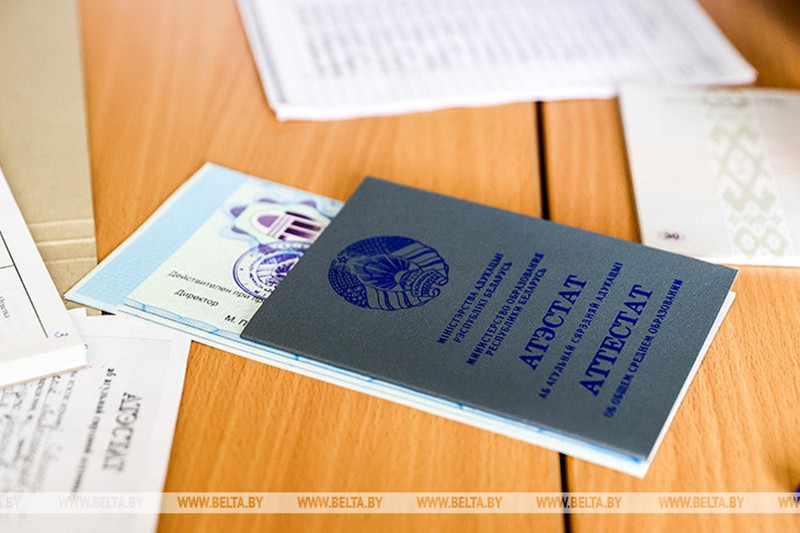 Вузы начали 18 июля принимать документы от абитуриентов в Беларуси – некоторые пообещали подарки