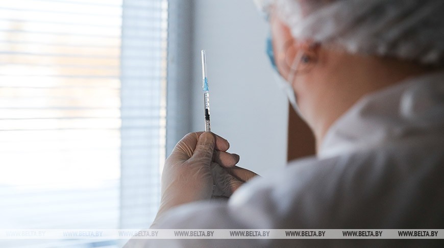 Лукашенко: в ближайшее время в Беларуси начнут разливать свою вакцину от COVID-19