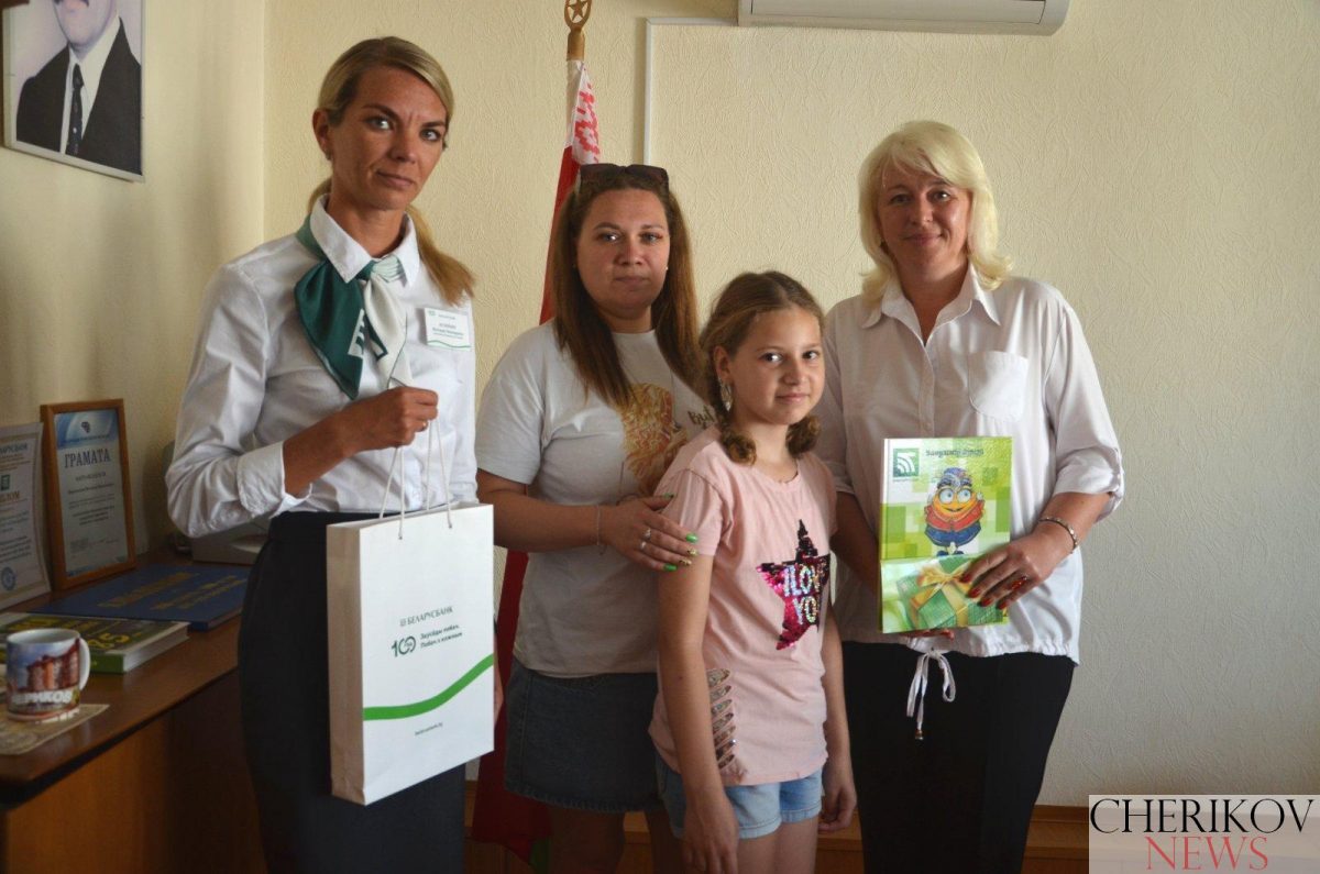 Сотрудники ЦБУ № 727 АСБ «Беларусбанк» подключились к республиканской акции «Соберем портфель вместе»