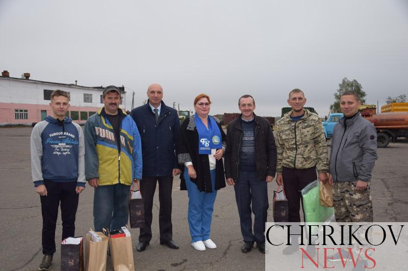 В этом году впервые удалось перешагнуть двухтысячный рубеж по намолоту зерна и его отвозке хлеборобам ОАО «Чериковрайагропромтехснаб»