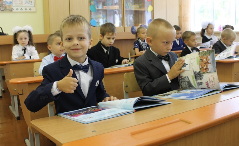 День знаний праздновали в Чериковском районе школьники, учащиеся, педагоги и родители