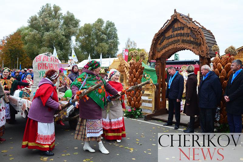 Славгород принял областной фестиваль-ярмарку “Дожинки—2022”. Чериковский район также принял участие в празднике