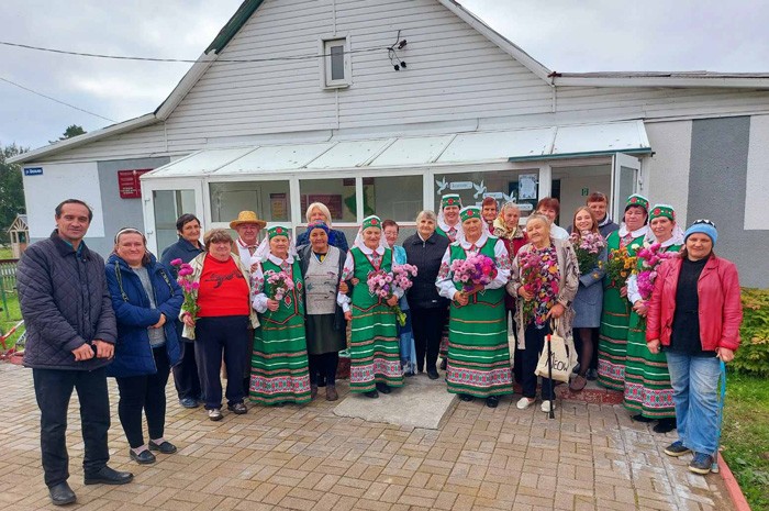 Жителей малонаселенных деревень Чериковщины порадовали праздничными концертами