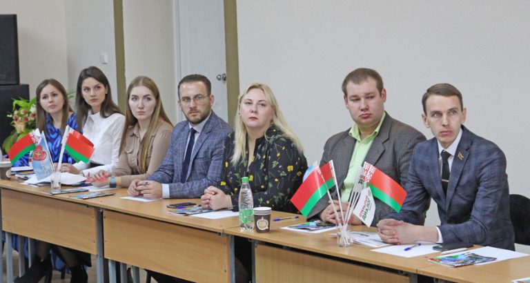 Чериковлянка Анастасия Юрасева приняла участие в областном форуме молодых парламентариев